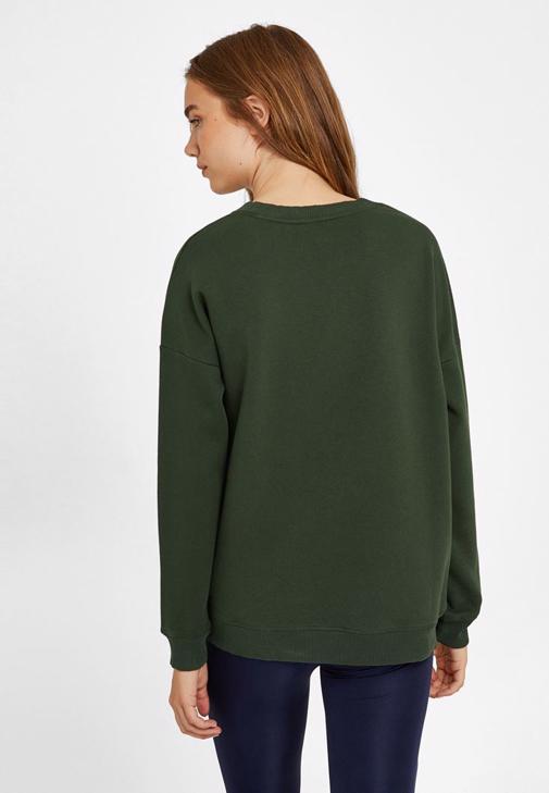 Uzun Kollu Sweatshirt ve Yüksek Bel Parlak Tayt Kombini