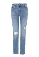 Kalın Askılı Atlet ve Boru Paça Denim Kombini