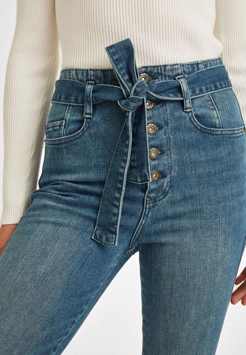 Crop Ceket ve Denim Pantolon Kombini