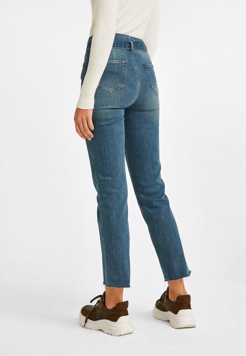 Crop Ceket ve Denim Pantolon Kombini