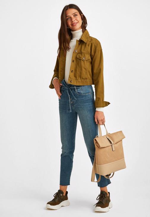 Crop Ceket ve Denim Pantolon Kombini