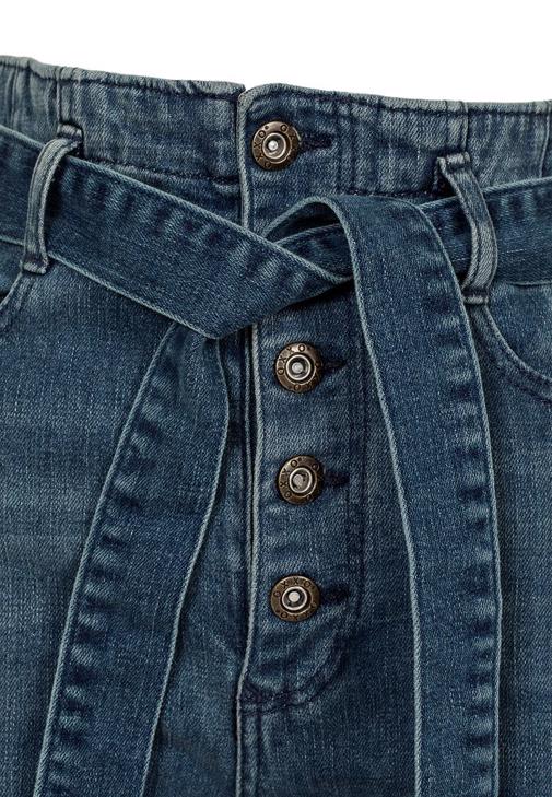 Crop Ceket ve Denim Pantolon Kombini