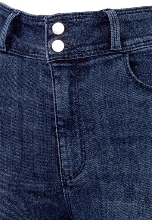 Yüksek Bel Pantolon ve Kısa Kollu Tişört Kombini