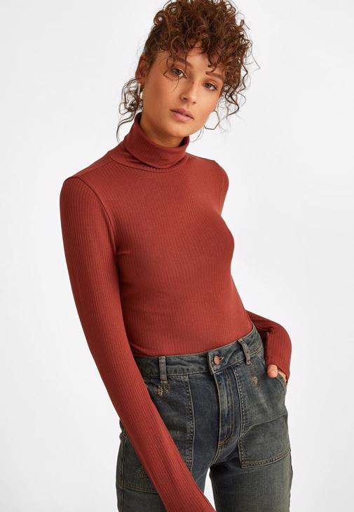 Balıkçı Yaka Bluz ve Jogger Pantolon Kombini