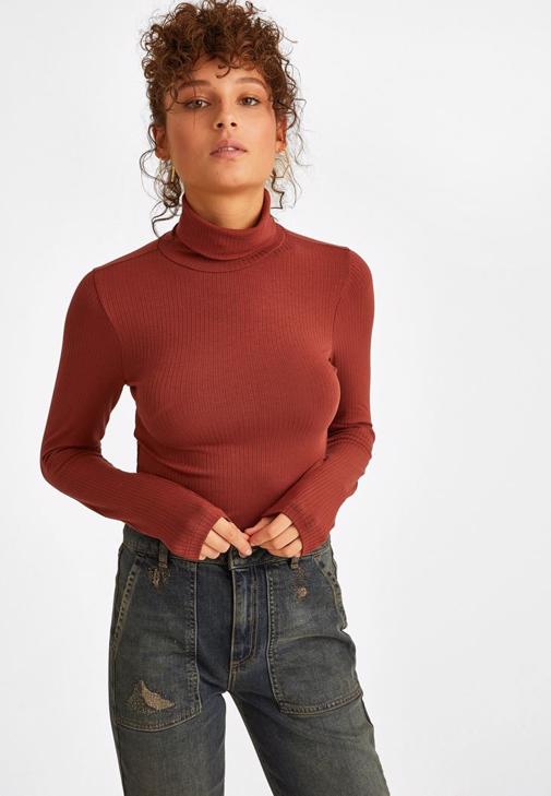 Balıkçı Yaka Bluz ve Jogger Pantolon Kombini