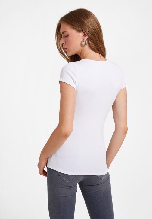 U Yaka Tişört ve Skinny Denim Kombini