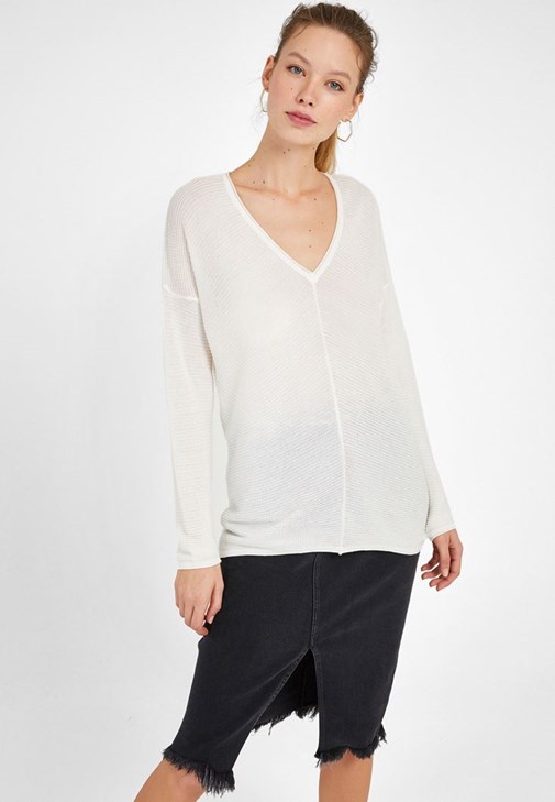 Kısa Şişme Mont ve Mom-Fit Jean Kombini