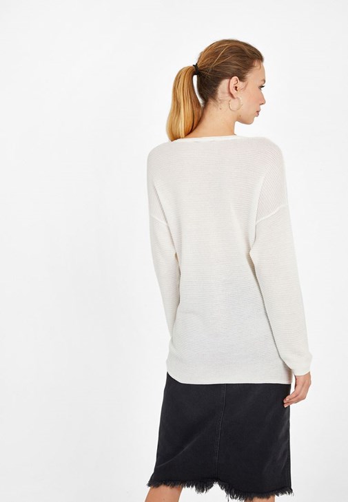 Kısa Şişme Mont ve Mom-Fit Jean Kombini