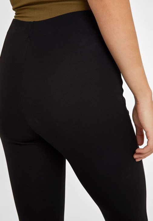 Flare Pantolon ve Dikişsiz Crop Top Kombini