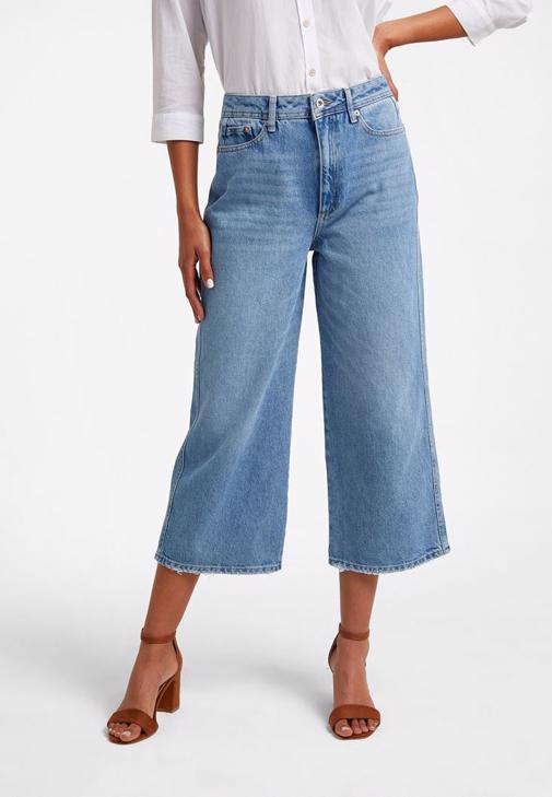 Halter Yaka Dikişsiz Crop Top ve Denim Pantolon KombiniHalter Yaka Dikişsiz Crop Top ve Denim Pantolon Kombini