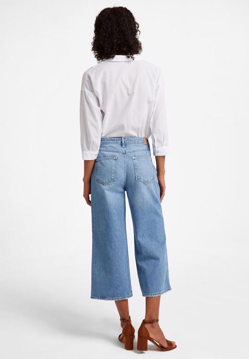 Halter Yaka Dikişsiz Crop Top ve Denim Pantolon KombiniHalter Yaka Dikişsiz Crop Top ve Denim Pantolon Kombini