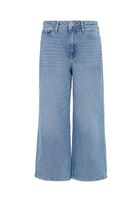 Halter Yaka Dikişsiz Crop Top ve Denim Pantolon KombiniHalter Yaka Dikişsiz Crop Top ve Denim Pantolon Kombini