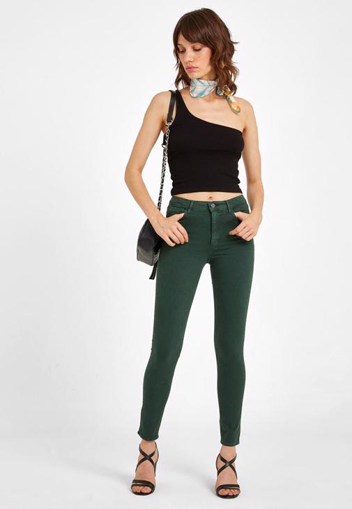 Yüksek Bel Pantolon ve Tek Omuz Crop Top Kombini