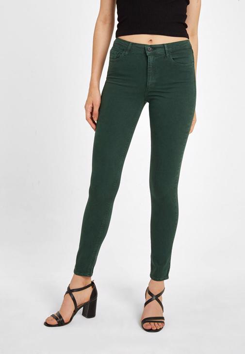 Yüksek Bel Pantolon ve Tek Omuz Crop Top Kombini