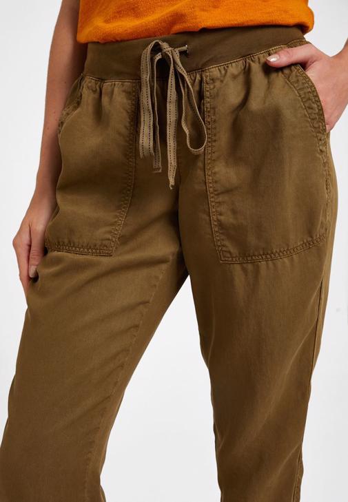 Jogger Pantolon ve V Yaka Dantelli Atlet