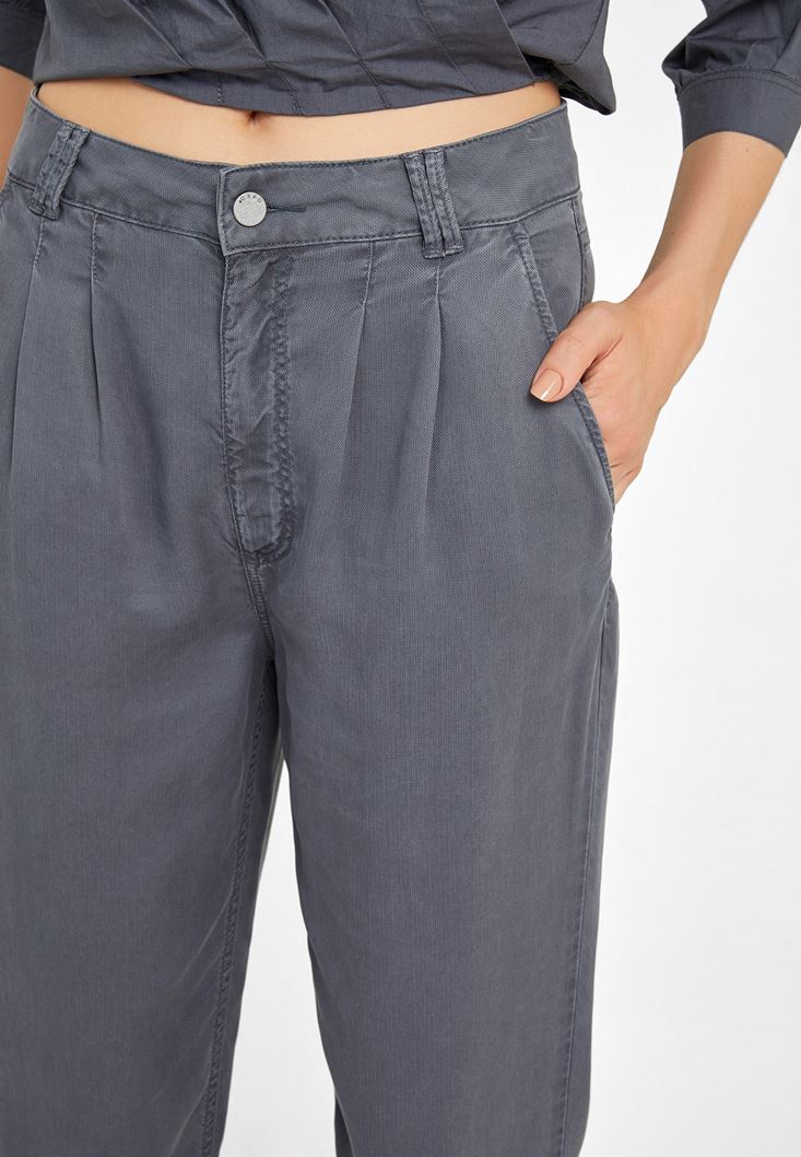 Women Grey Carrot Trousers with Leg Details