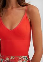 Women Red Seamless Crop Top with V Neck