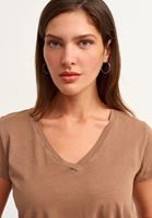 Bayan Açık Kahverengi Pamuklu V-Neck Tişört