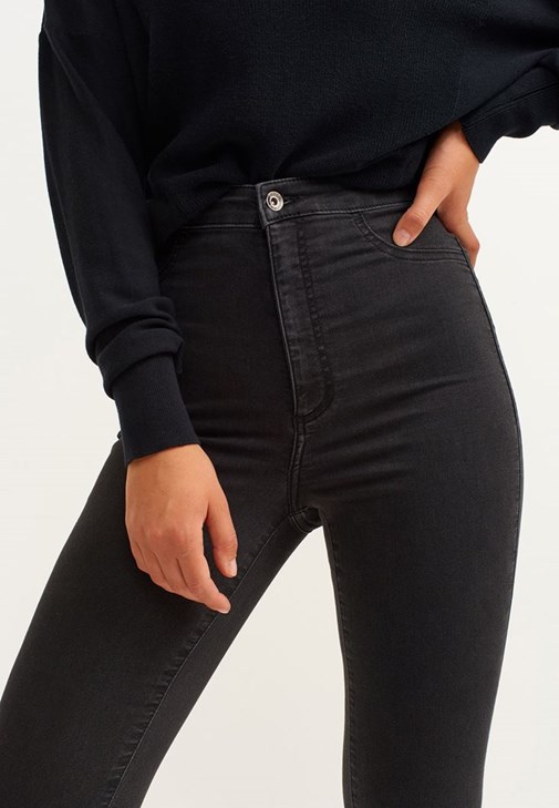 Casual Cepli Gömlek ve Waterproof Yağmurluk Kombini