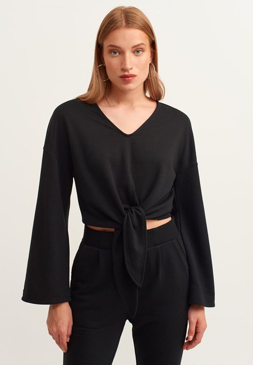 Belden Bağlamalı Crop Sweat ve Pileli Sweat Pantolon Kombini