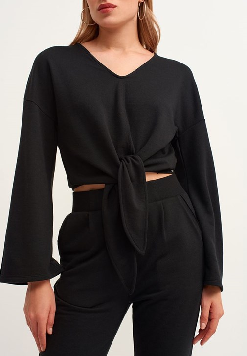 Belden Bağlamalı Crop Sweat ve Pileli Sweat Pantolon Kombini