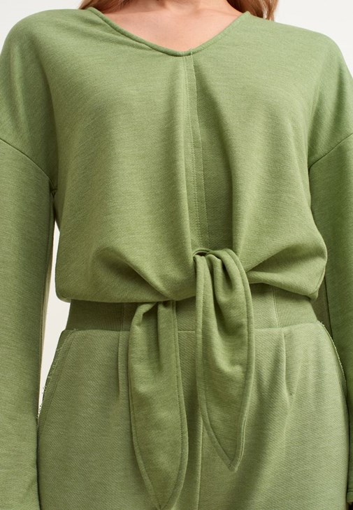 Pileli Sweat Pantolon ve Belden Bağlamalı Crop Sweat Kombini