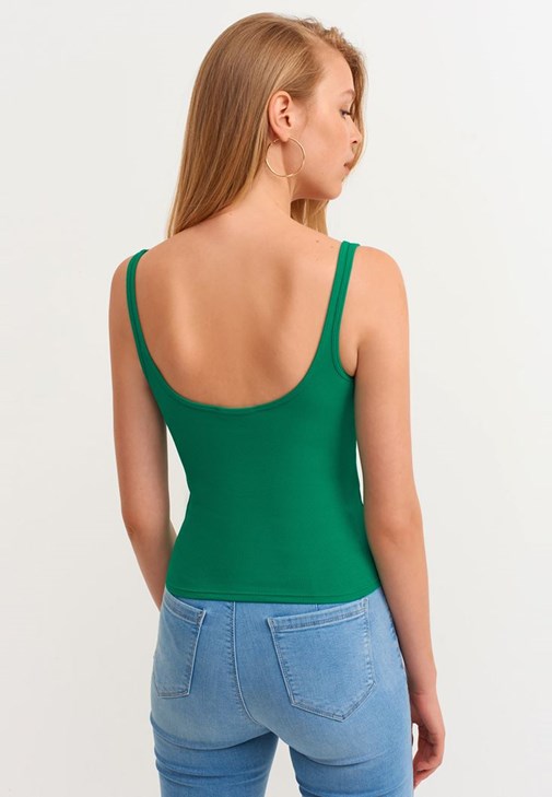 U Yaka Tank Top ve Yüksek Bel Flare Pantolon Kombini