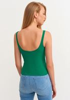 U Yaka Tank Top ve Yüksek Bel Flare Pantolon Kombini