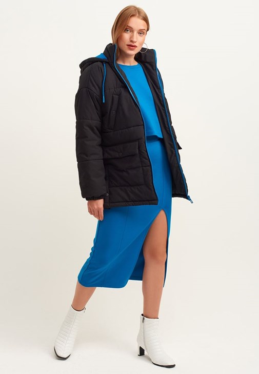 Yırtmaçlı Sweat Midi Etek ve Pelerin Sweatshirt Kombini