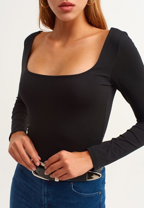 Kare Yaka Casual Top ve Çift Düğmeli Blazer Ceket Kombini