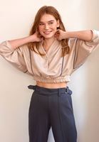 Bayan Bej Çıtçıtlı Yaka Crop Sweatshirt