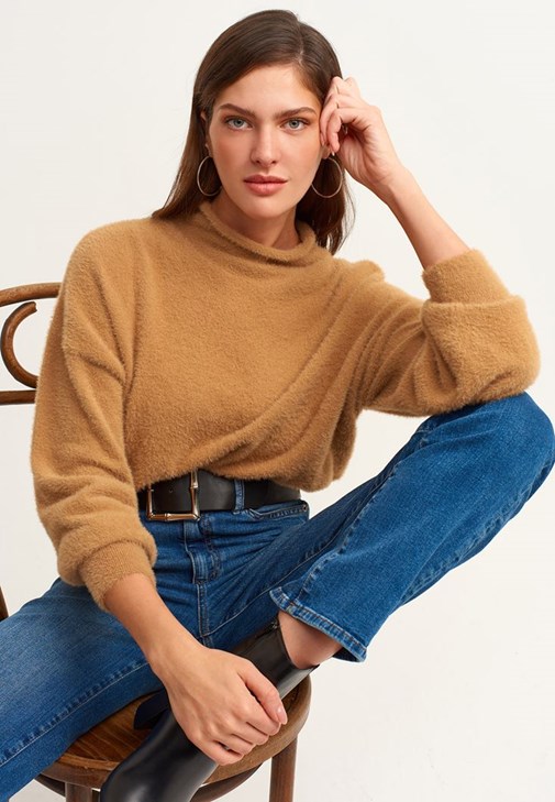 Wide-Leg Denim Pantolon ve Ekose Blazer Ceket Kombini