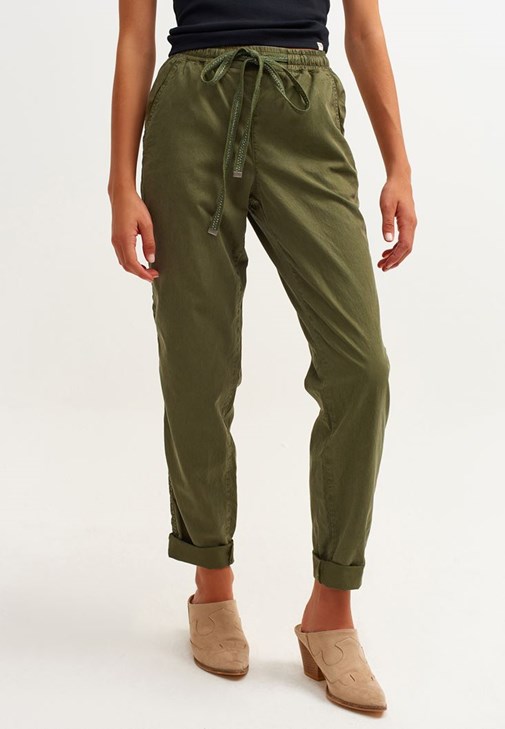Halter Yaka Atlet Ve Baggy Pantolon Kombini