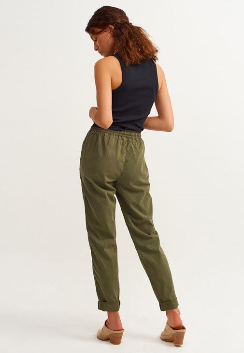 Halter Yaka Atlet Ve Baggy Pantolon Kombini