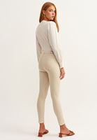 Romantik Gipeli Bluz ve Toparlayıcı Skinny Pantolon Kombini