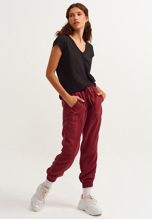 Halter Yaka Atlet Ve Jogger Pantolon Kombini