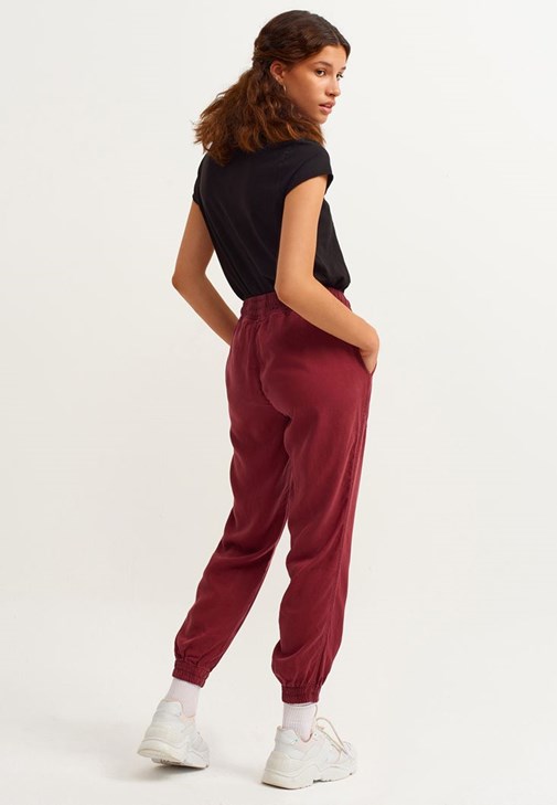 Halter Yaka Atlet Ve Jogger Pantolon Kombini