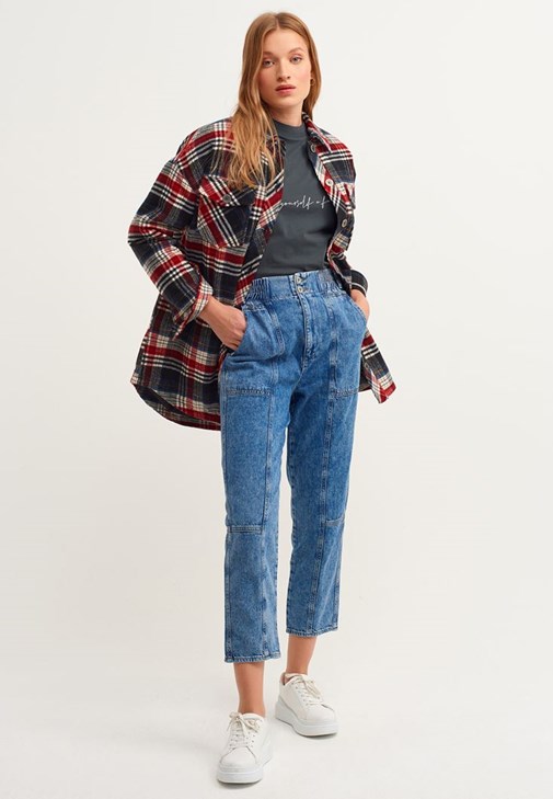 Crop Top ve  Cep Detaylı Denim Pantolon Kombini