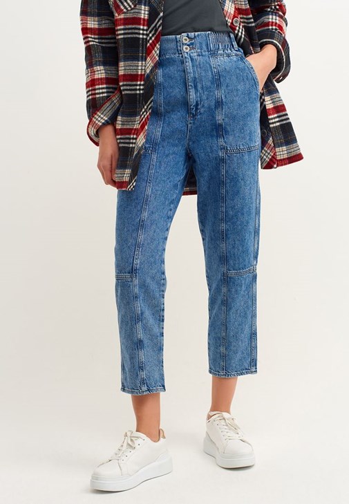 Crop Top ve  Cep Detaylı Denim Pantolon Kombini