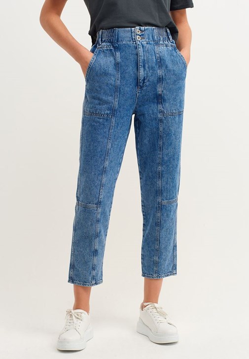 Crop Top ve  Cep Detaylı Denim Pantolon Kombini