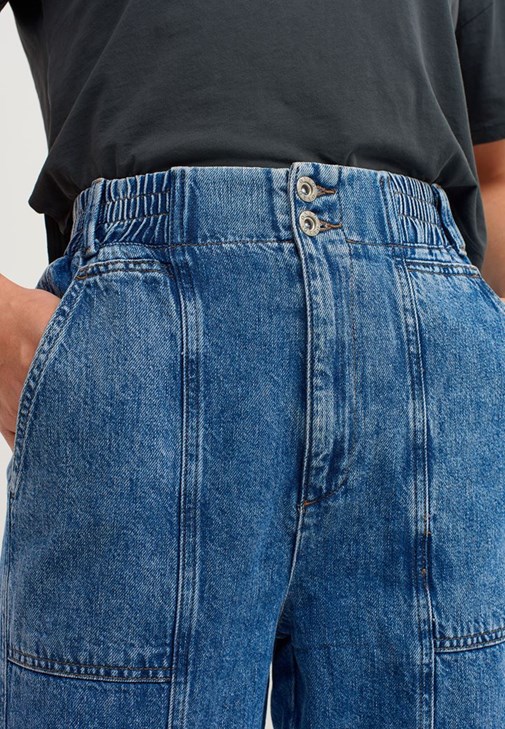 Crop Top ve  Cep Detaylı Denim Pantolon Kombini