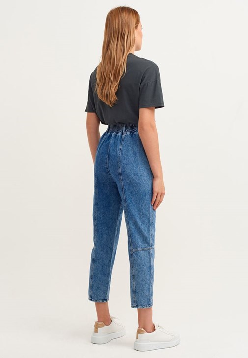Crop Top ve  Cep Detaylı Denim Pantolon Kombini