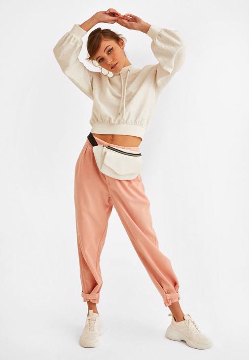 Yüksek Yaka Sweatshirt ve Çıtçıt Detaylı Pantolon Kombini
