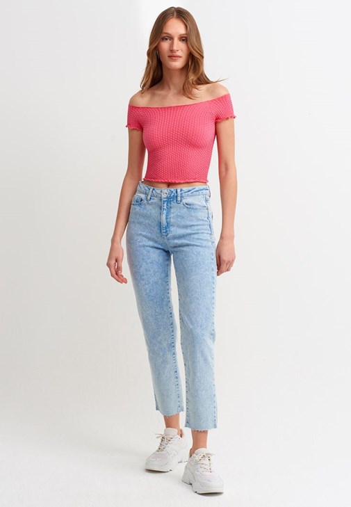 Crop Straight Pantolon ve Crop Tişört Kombini