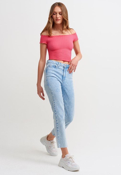 Crop Straight Pantolon ve Crop Tişört Kombini
