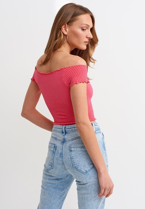 Crop Straight Pantolon ve Crop Tişört Kombini