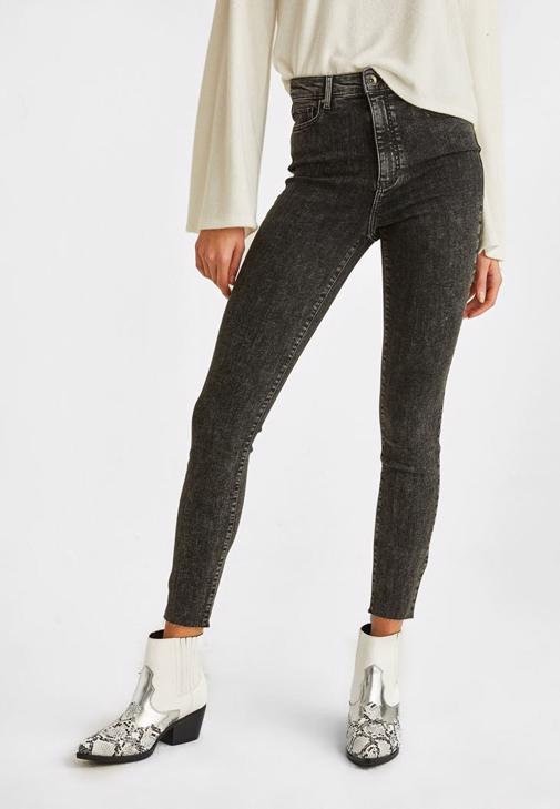 Triko Kazak ve Skinny Denim Pantolon Kombini