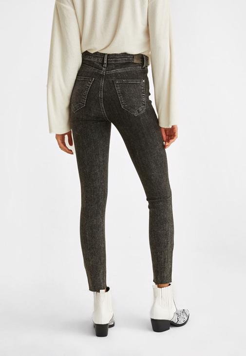 Triko Kazak ve Skinny Denim Pantolon Kombini