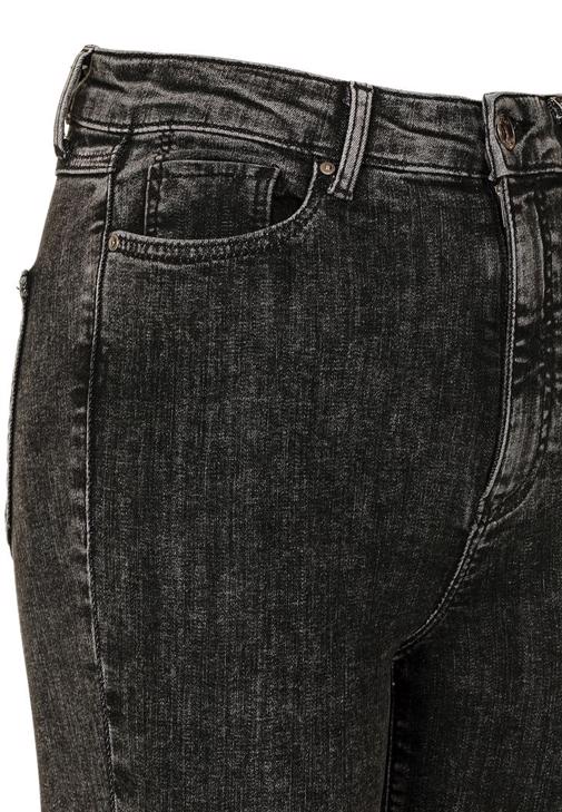 Triko Kazak ve Skinny Denim Pantolon Kombini
