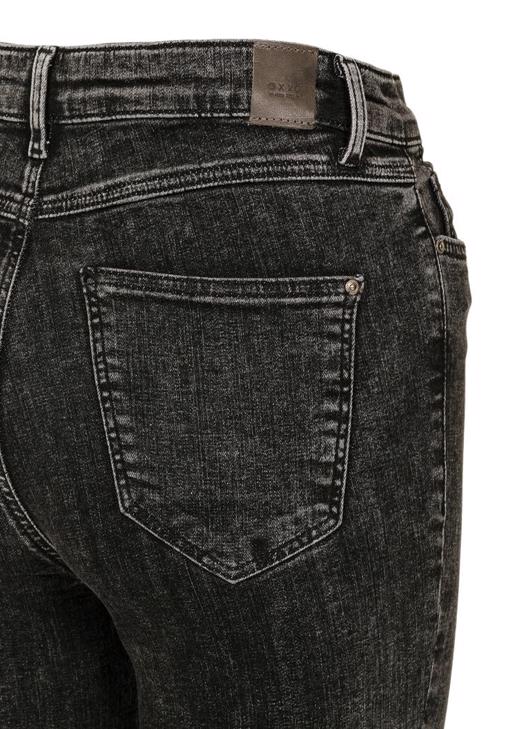 Triko Kazak ve Skinny Denim Pantolon Kombini